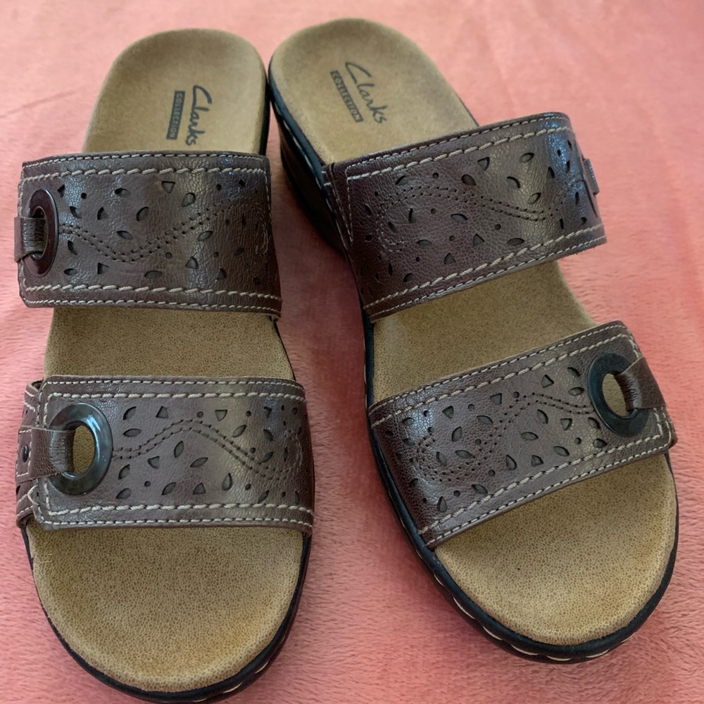 Clarks Bronze size 7 1/2 Wide Leather sandal